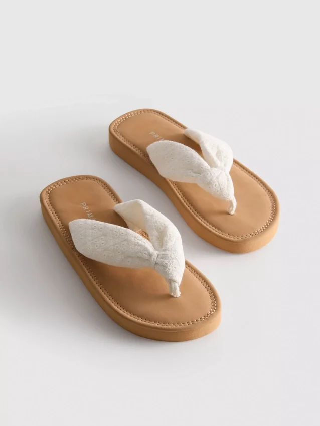 Tanga-sandaler med knude-detalje
