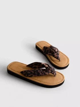 Tanga-sandaler med knude-detalje