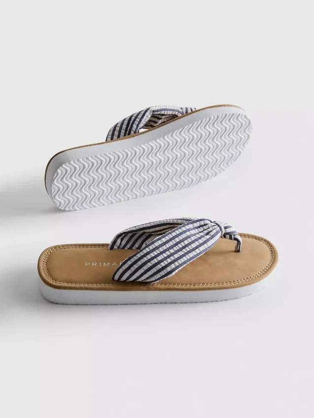 Tanga-sandaler med knude-detalje