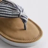 Tanga-sandaler med knude-detalje