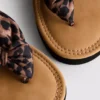 Tanga-sandaler med knude-detalje