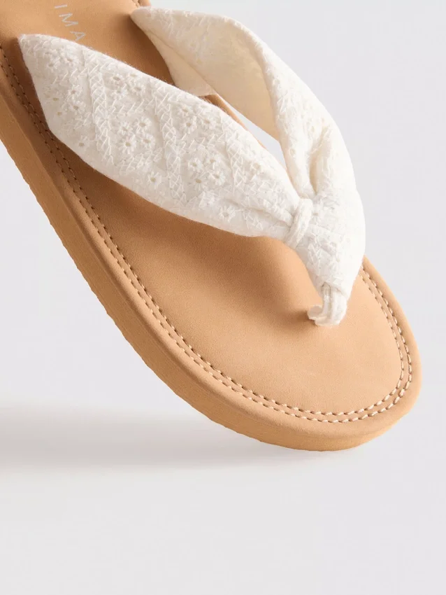Tanga-sandaler med knude-detalje
