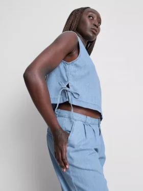 Tanktop i bomuldsdenim med bindebånd i siden