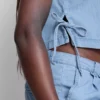 Tanktop i bomuldsdenim med bindebånd i siden