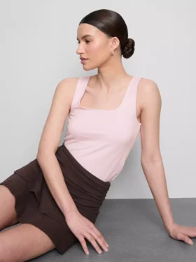 Tanktop med firkantet halsudskæring