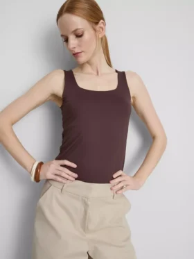 Tanktop med firkantet halsudskæring