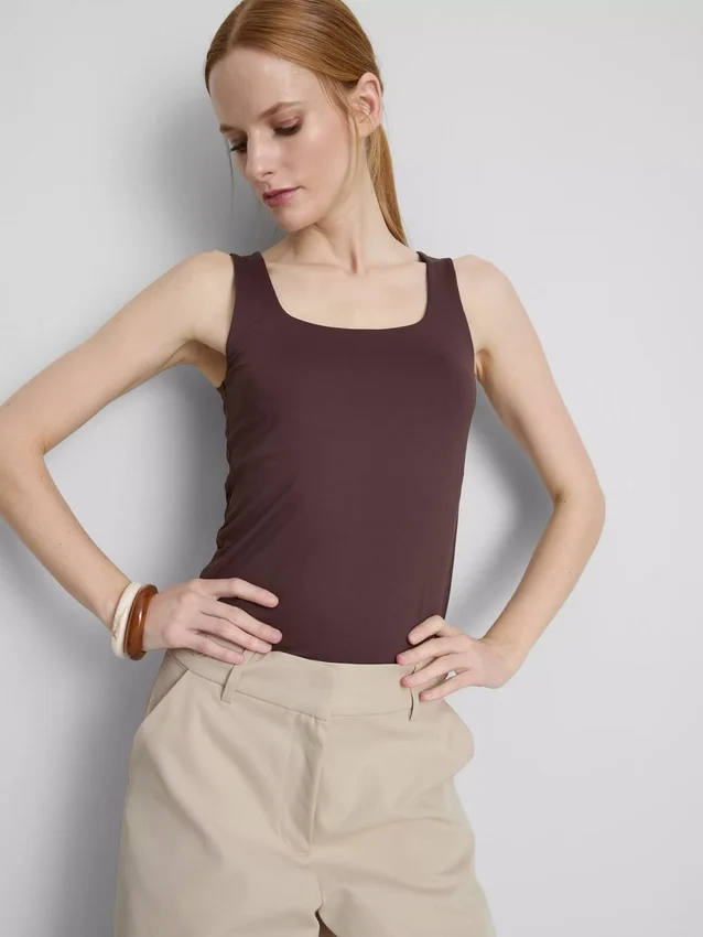 Tanktop med firkantet halsudskæring