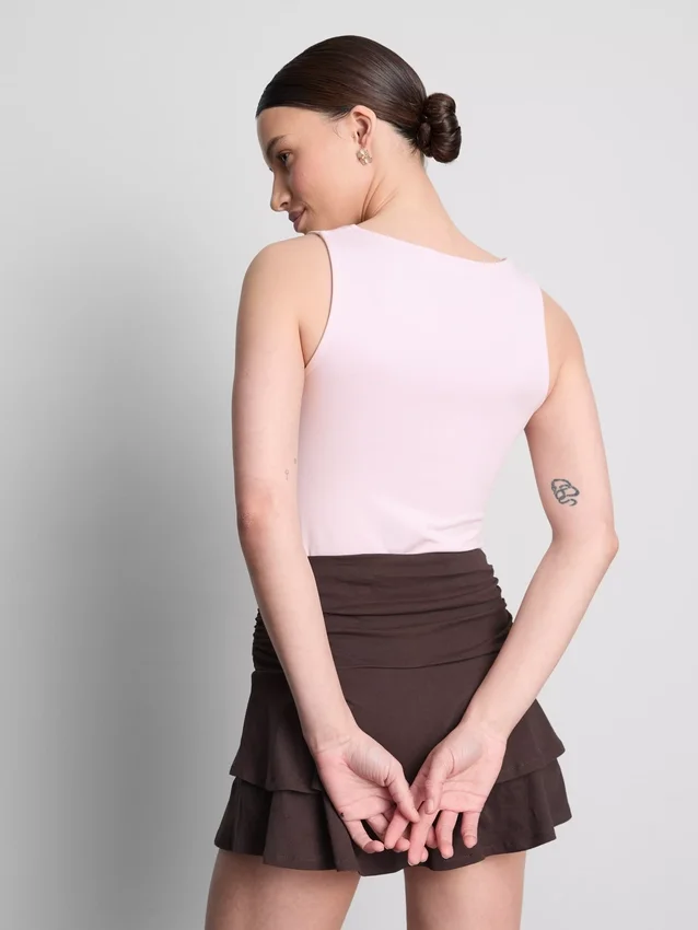 Tanktop med firkantet halsudskæring