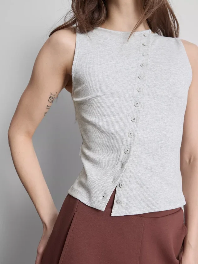 Tanktop med knapper, med højt bomuldsindhold