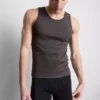 Tanktop med ribkant i slim fit