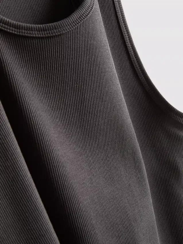 Tanktop med ribkant i slim fit