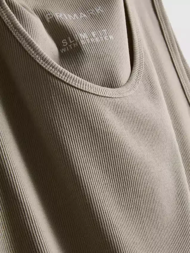 Tanktop med ribkant i slim fit