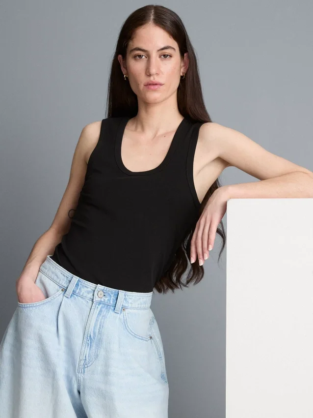 Tanktop med rund halsudskæring og racerryg
