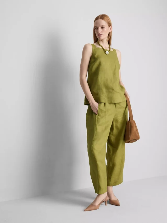 The Edit A-line-top i hør med brede stropper