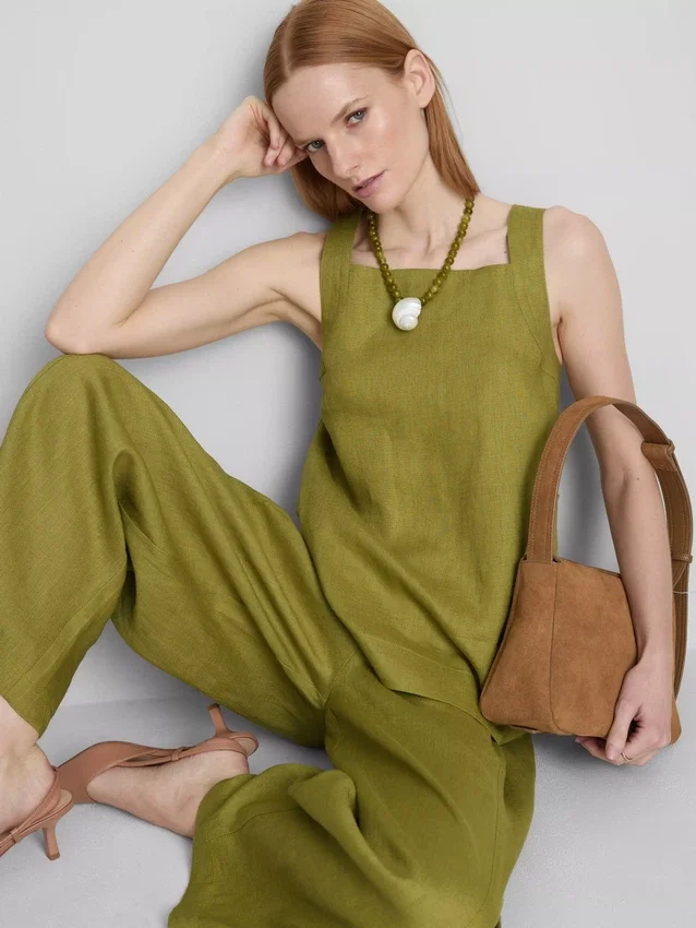 The Edit A-line-top i hør med brede stropper