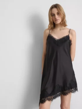 The Edit asymmetrisk slipkjole i satinblonder