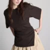The Edit asymmetrisk T-shirt med rynker