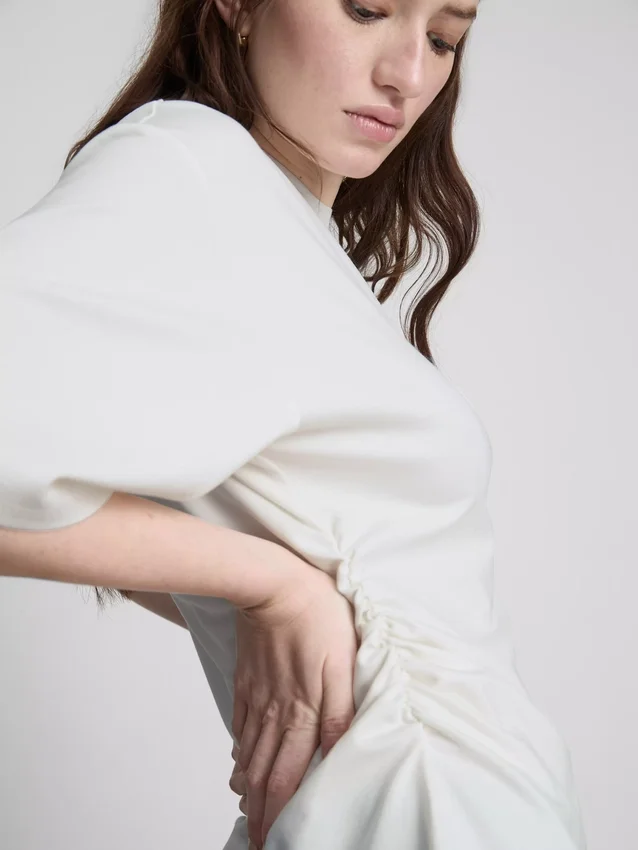 The Edit asymmetrisk T-shirt med rynker