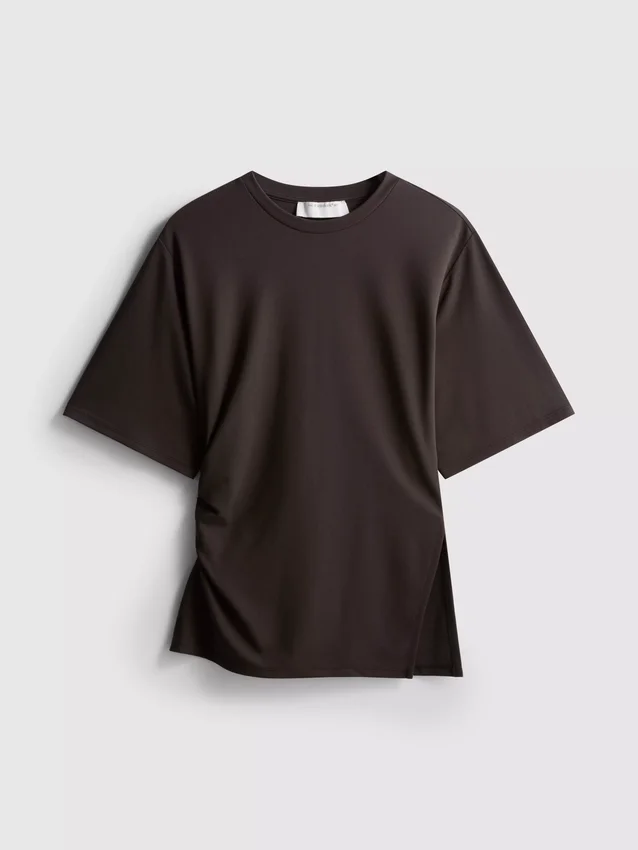 The Edit asymmetrisk T-shirt med rynker