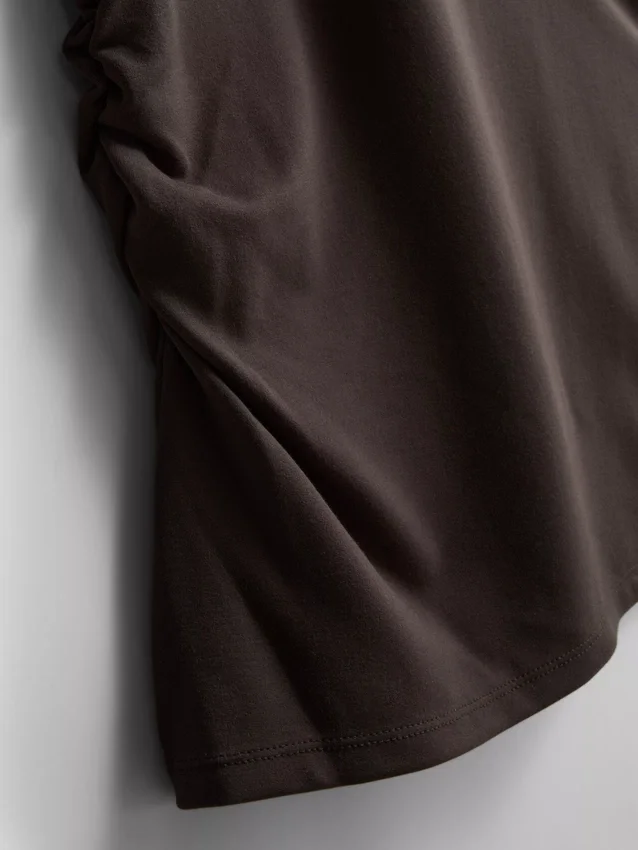 The Edit asymmetrisk T-shirt med rynker