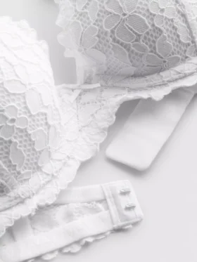 The Edit-bh med høj top og blomsterblonder