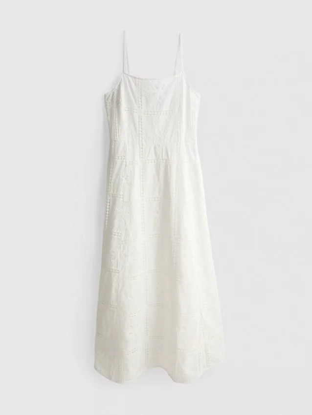 The Edit Broderie midi-kjole