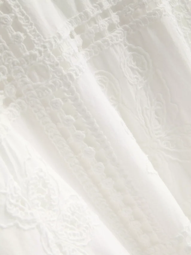 The Edit Broderie midi-kjole