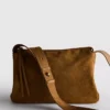 The Edit-crossbody-taske i ruskind med foldet top