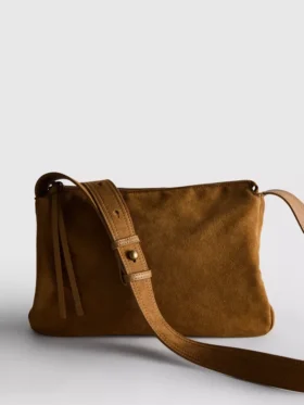 The Edit-crossbody-taske i ruskind med foldet top
