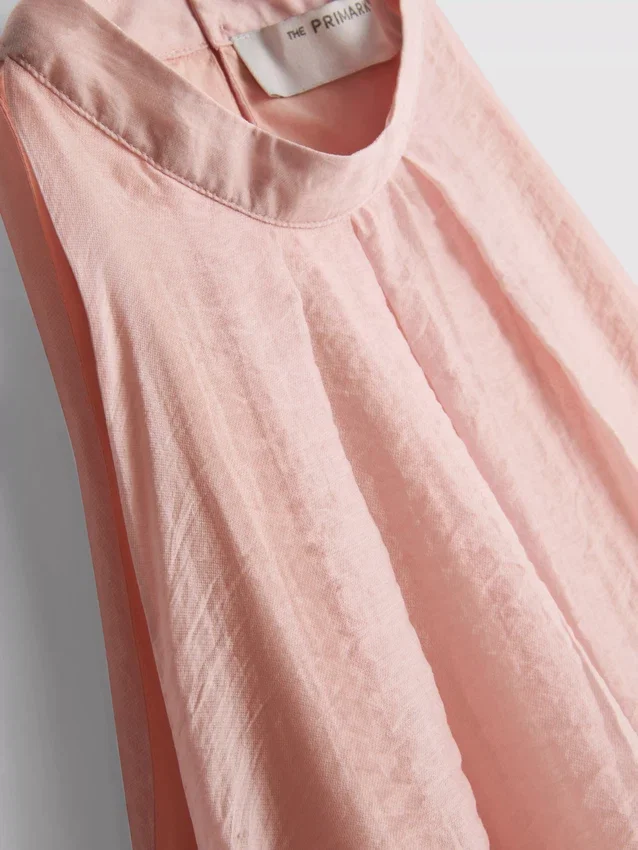 The Edit draperet halterneck-bluse med luftig pasform