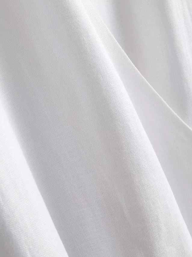 The Edit-linnebluse med V-udskæring og krydsning