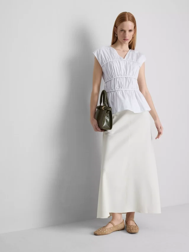 The Edit poplin-top med rynket V-hals