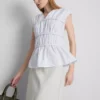 The Edit poplin-top med rynket V-hals