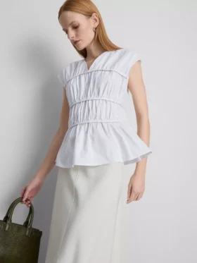 The Edit poplin-top med rynket V-hals