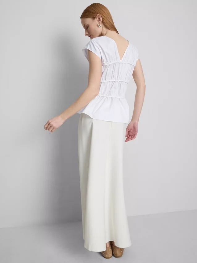 The Edit poplin-top med rynket V-hals