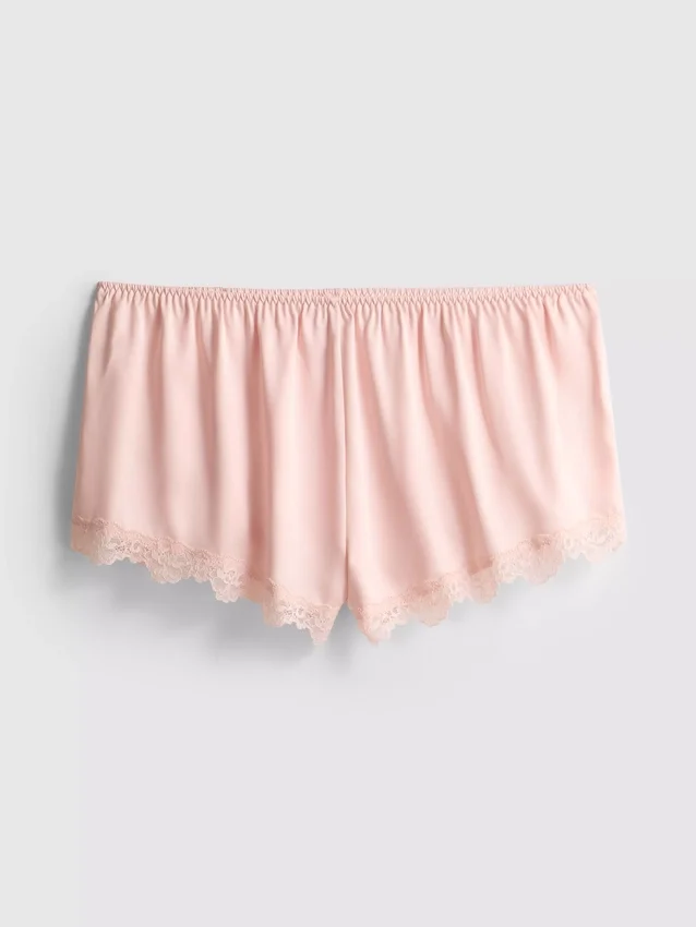 The Edit pyjama shorts i satin med blonder