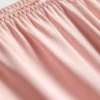 The Edit pyjama shorts i satin med blonder