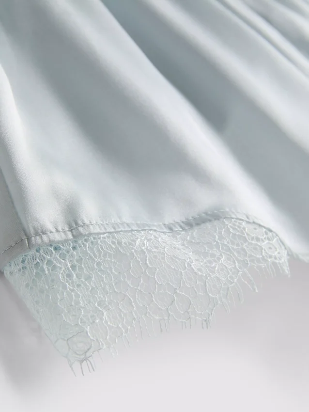 The Edit pyjamasser-shorts i silke-blanding