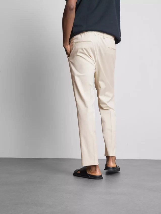 The Edit slim fit-bukser med peached-finish