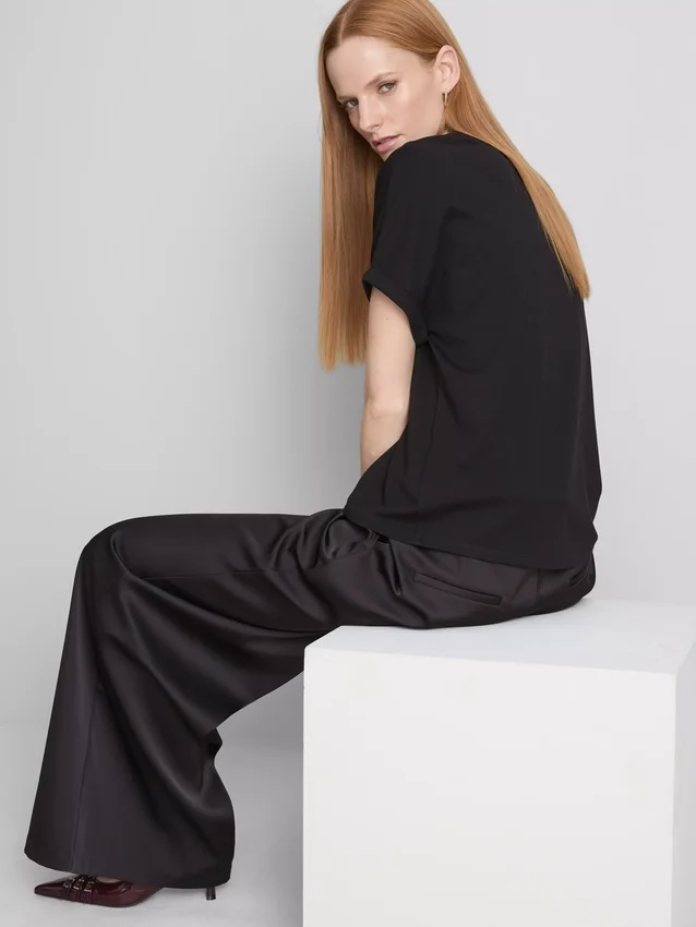 The Edit-t-shirt med synlige sømdetaljer