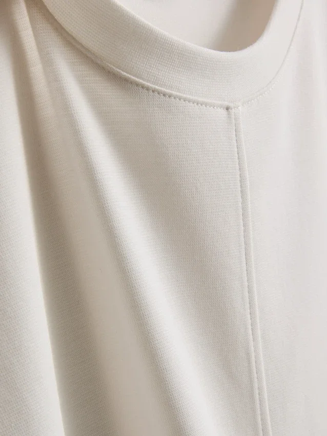The Edit-t-shirt med synlige sømdetaljer