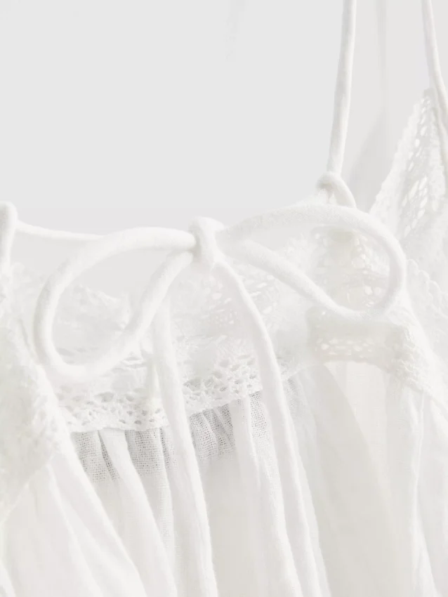 The Primark Scene | Bomuldstop med broderi, V-hals og spaghettistropper