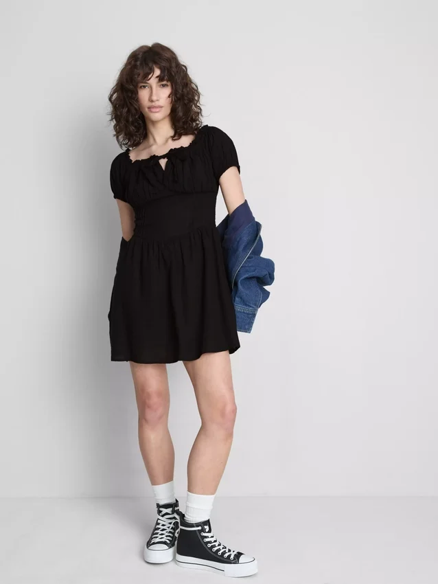 The Primark Scene | Korset-minikjole i mælkepige-stil