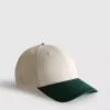 To-farvet baseballkasket