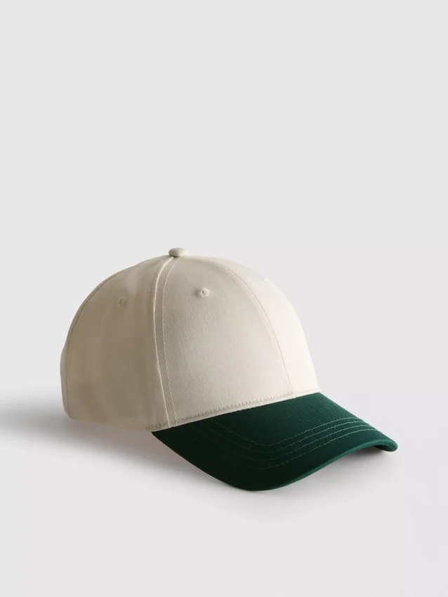 To-farvet baseballkasket