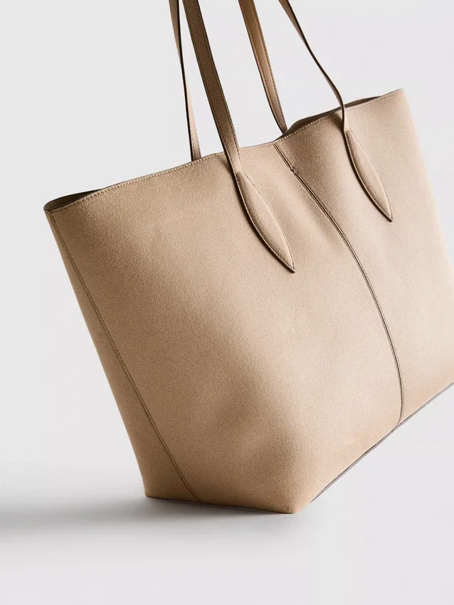 Tote-taske med panel i imiteret ruskind
