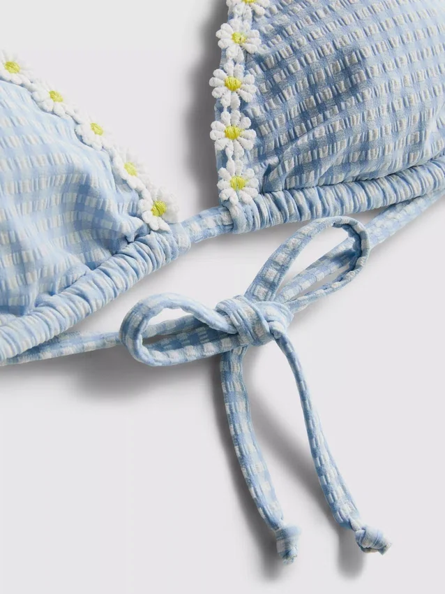 Trekantet bikini-top i gingham med daisy-kant