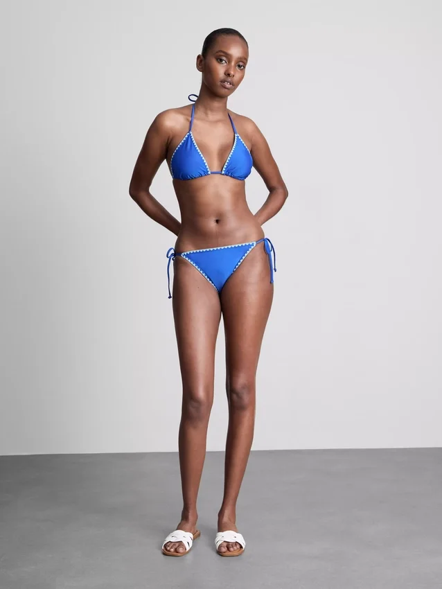 Trekantet bikinitop med syede detaljer
