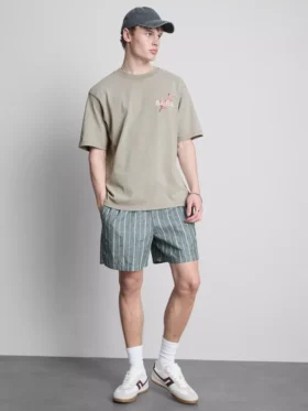 Vasket T-shirt med japansk grafisk print
