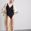 Wrap-badedragt med kropsformende effekt